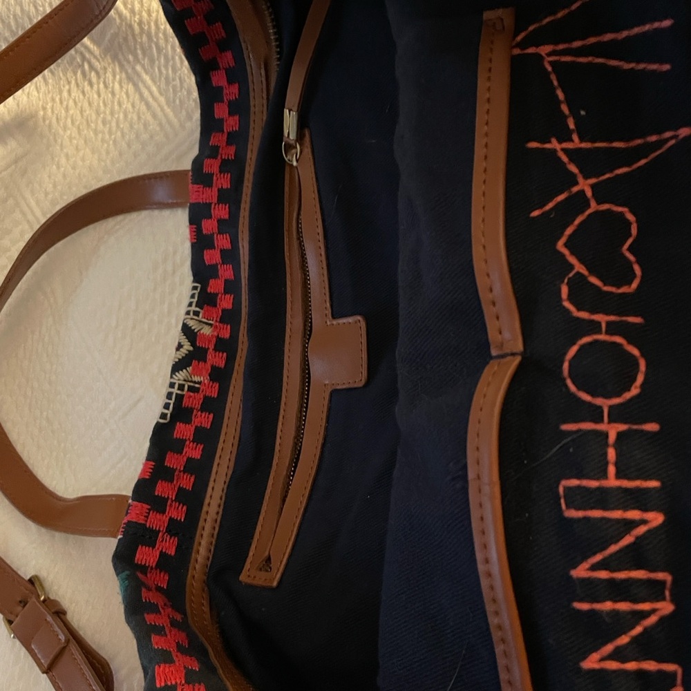 Johnny Was Weekender
Embroidered bag - Picture 5 of 11